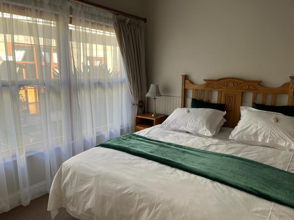 La Pension Guest House Oudtshoorn Exterior photo